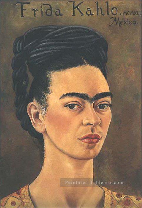 Autoportrait en robe rouge et or féminisme Frida Kahlo Peintures à l'huile
